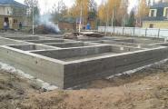 A guide to pouring a house foundation yourself How to make a strip foundation for a house